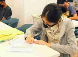 Students hard at work at illum.e's best English classes