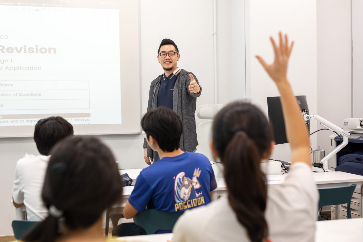 Mr Chia calls out students for responses during the best Gp tuition class in Singapore