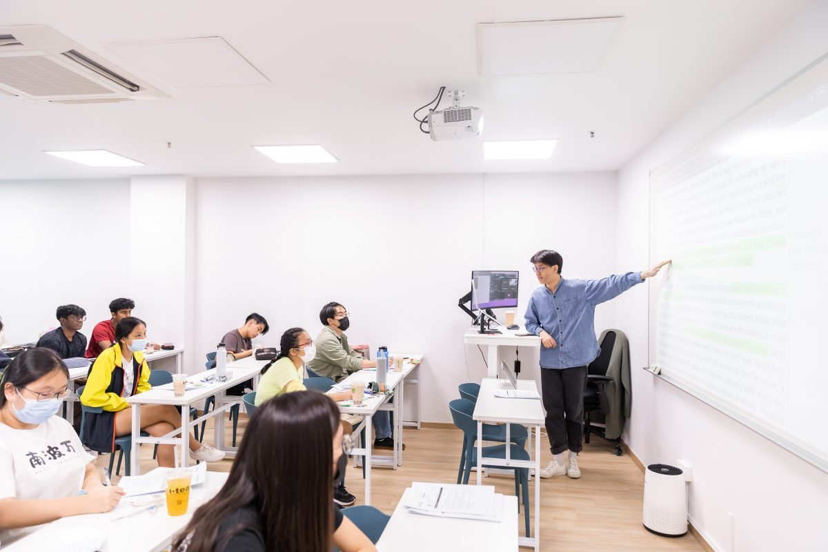 Mr Liew Shan Hao teaching an IP English Tuition class