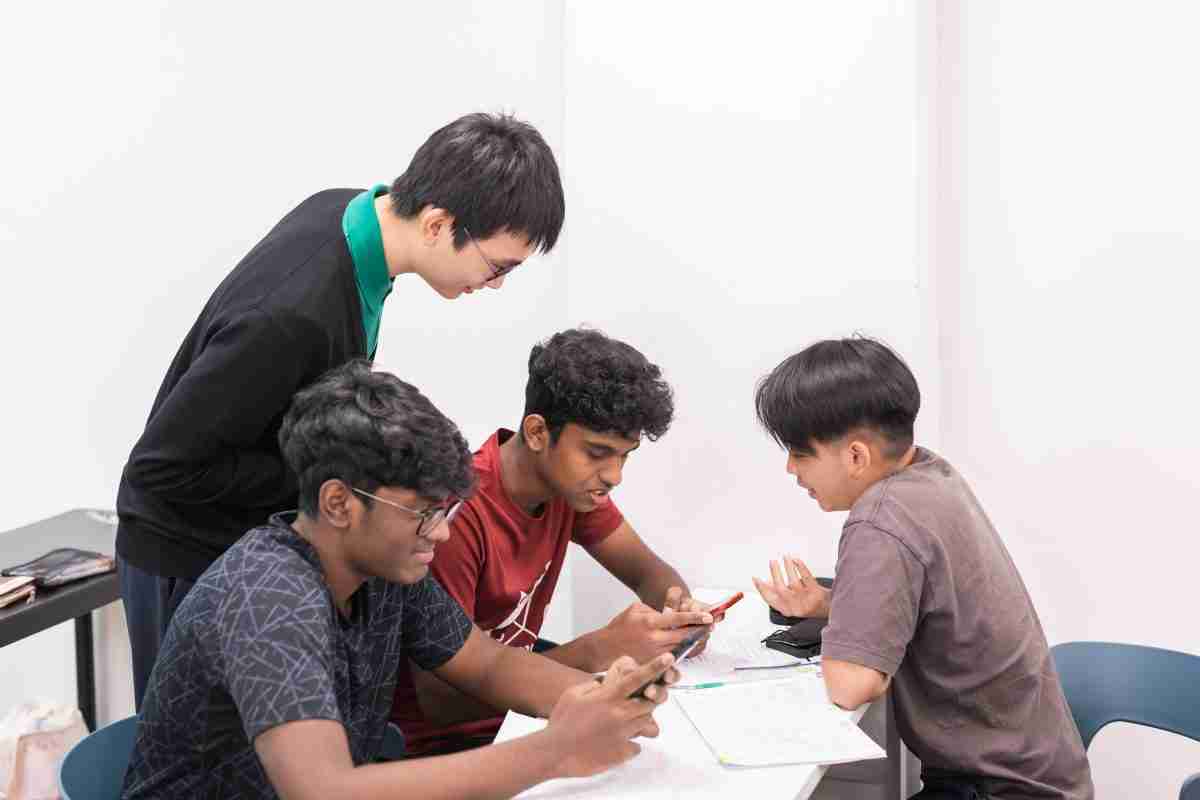 students brainstorming with Mr Yeo during IP English tuition