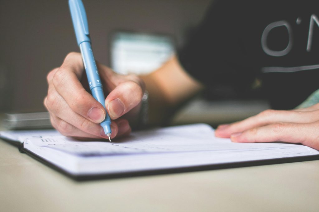 Economics-paper-essay-writing-tips