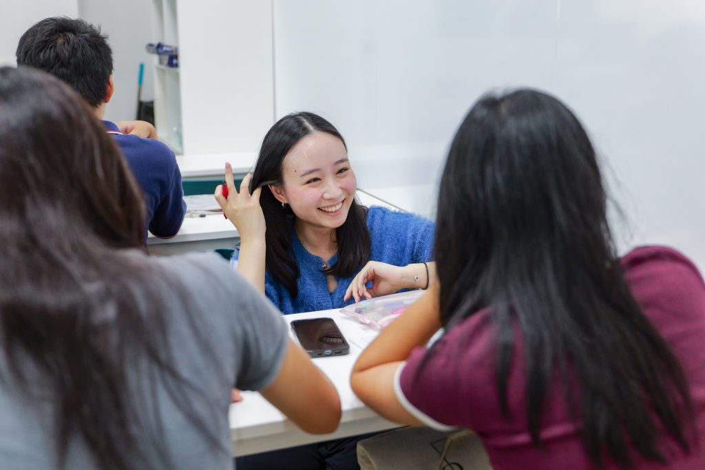 Miss Ze Qin going through questions with students for GP lessons at illum.e